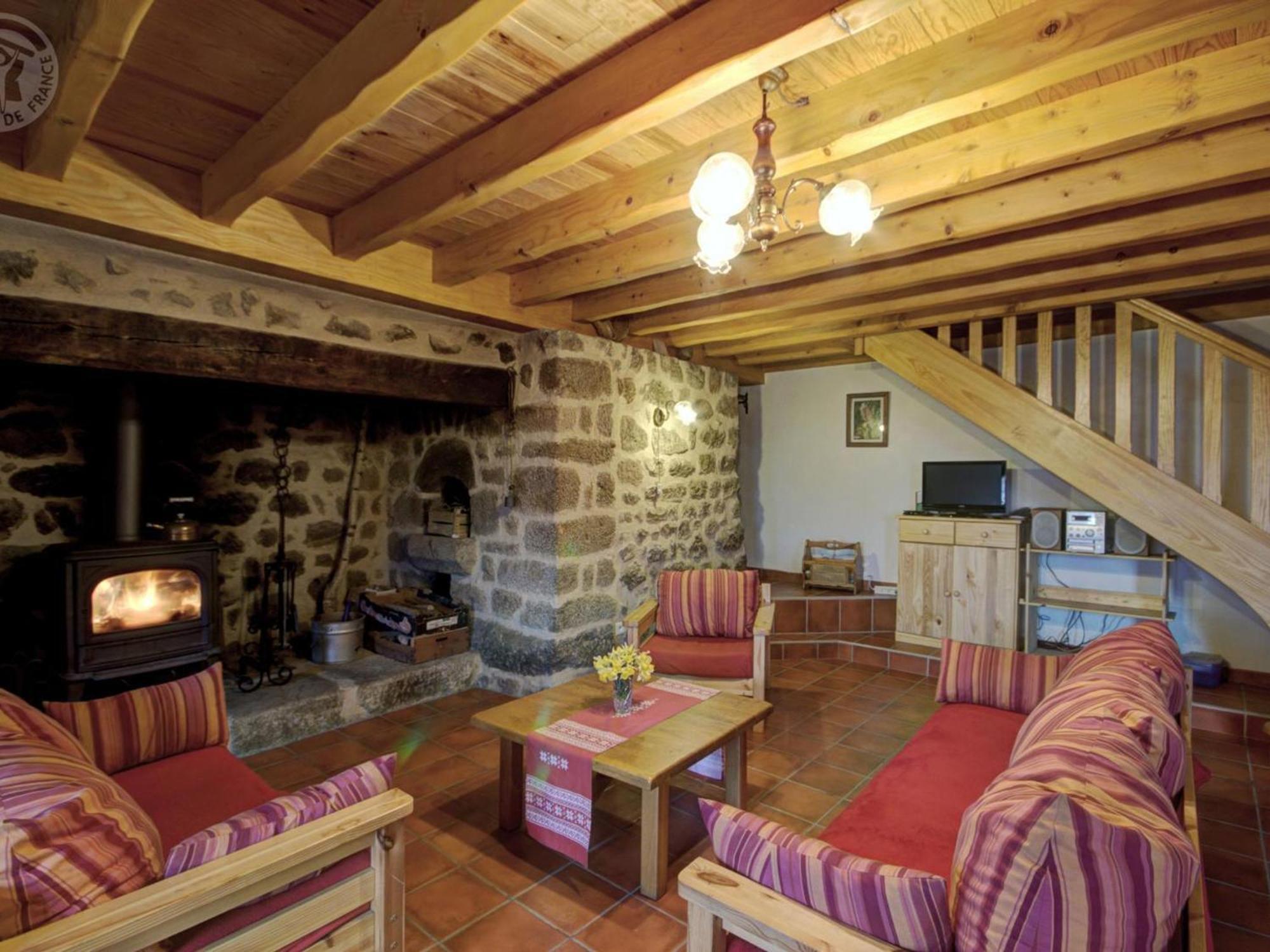 Charmant Gite Avec Terrasse, Cheminee Et Jardin, A Proximite Des Bois, Animaux Acceptes - Fr-1-496-205 Saint-Jean-Soleymieux ภายนอก รูปภาพ